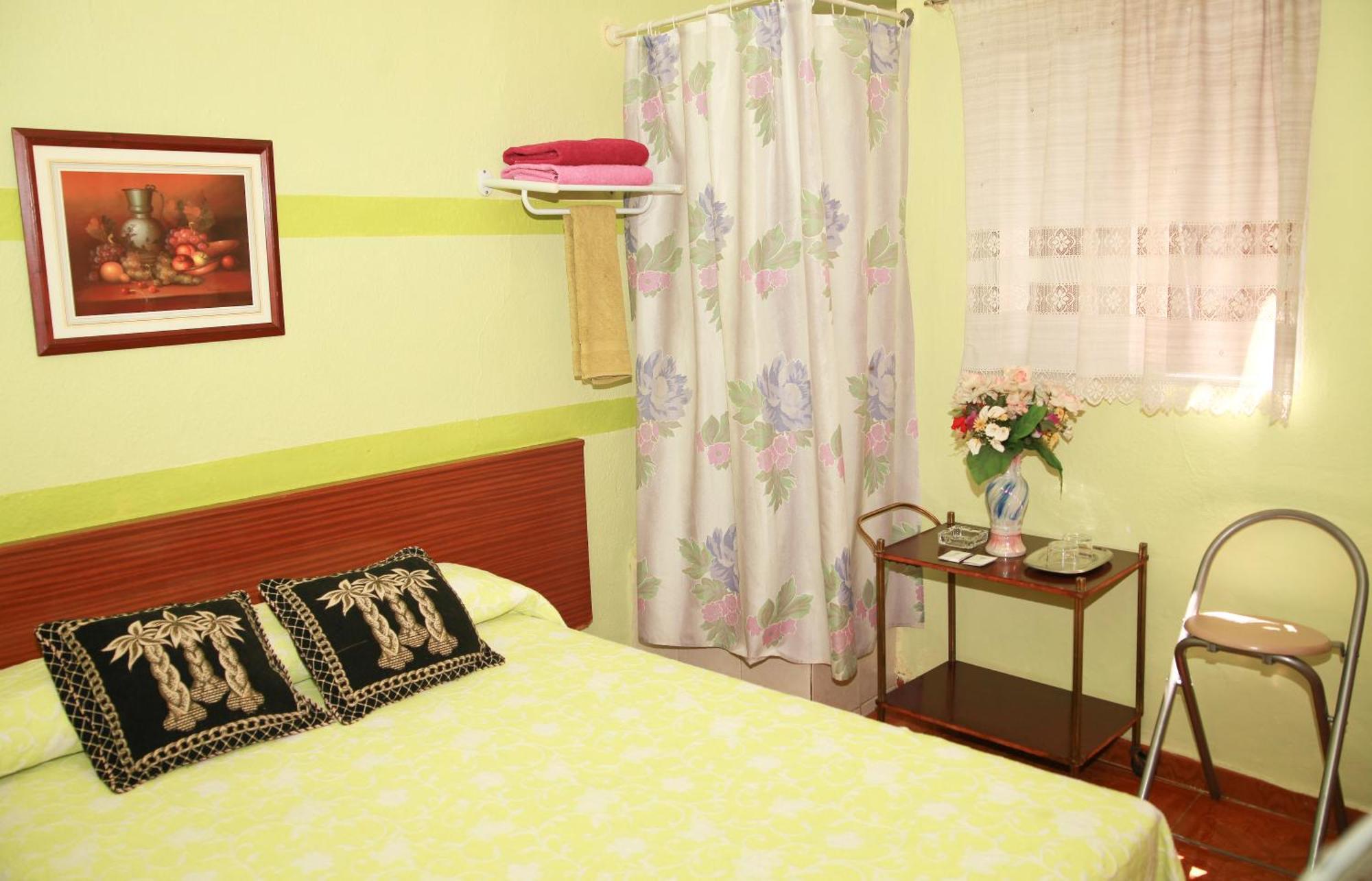 Hostal Loyola Madrid Esterno foto