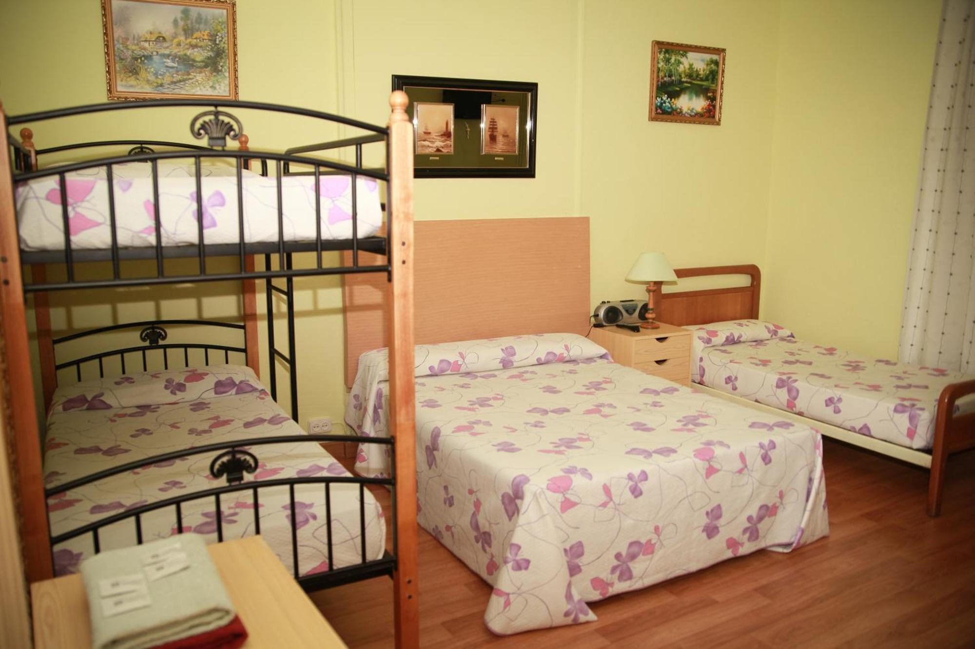 Hostal Loyola Madrid Esterno foto
