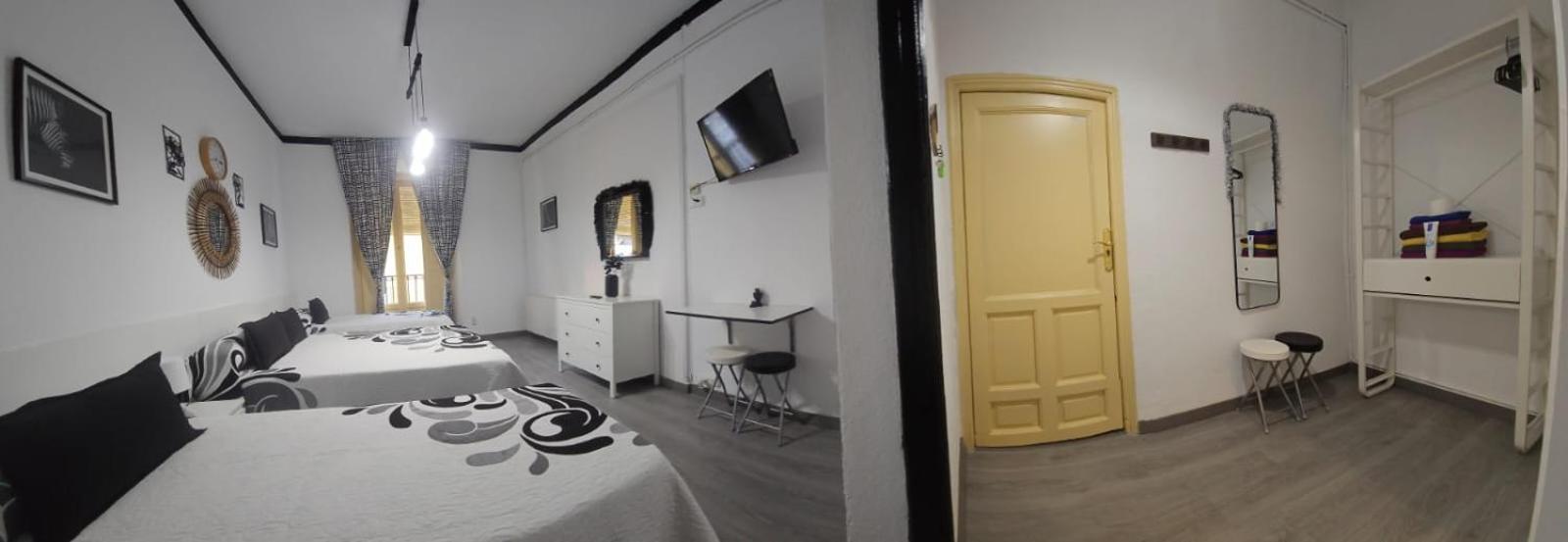 Hostal Loyola Madrid Esterno foto