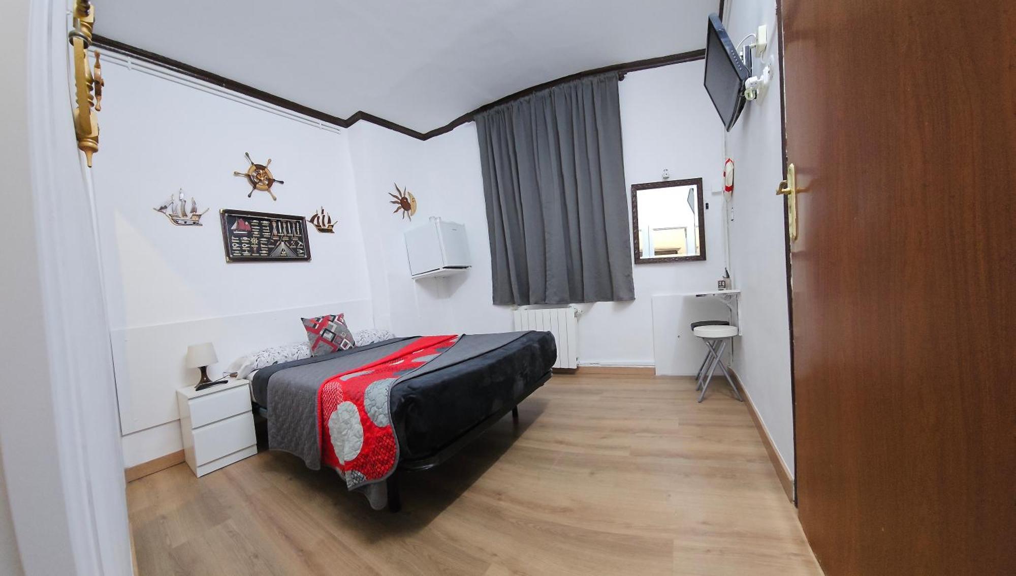 Hostal Loyola Madrid Esterno foto