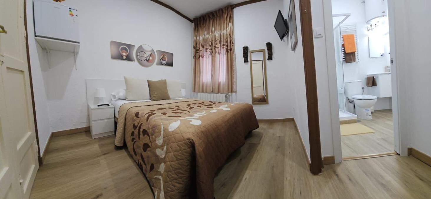 Hostal Loyola Madrid Esterno foto