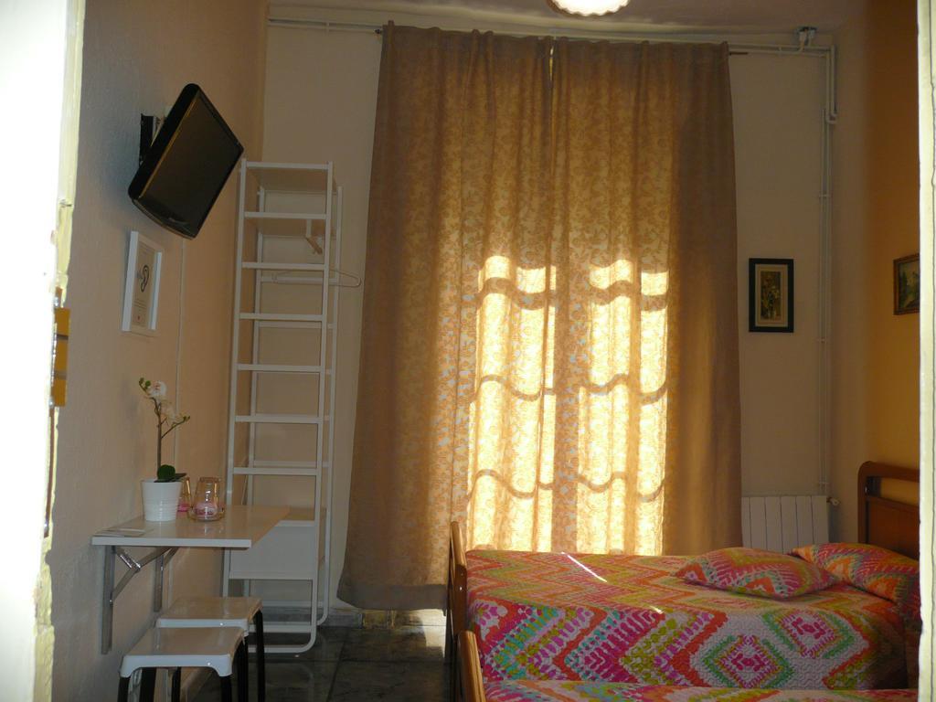 Hostal Loyola Madrid Esterno foto