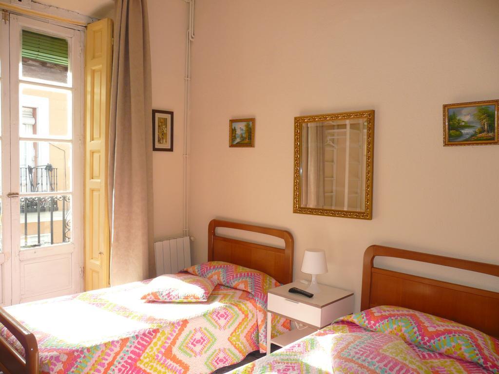 Hostal Loyola Madrid Esterno foto