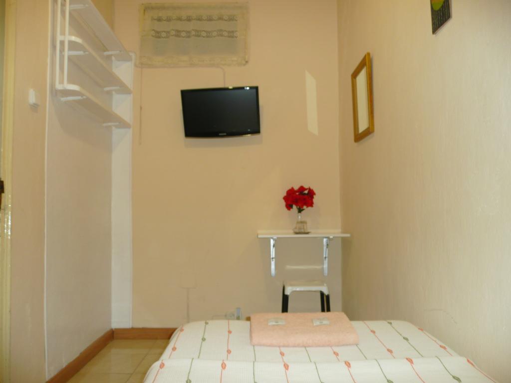 Hostal Loyola Madrid Esterno foto