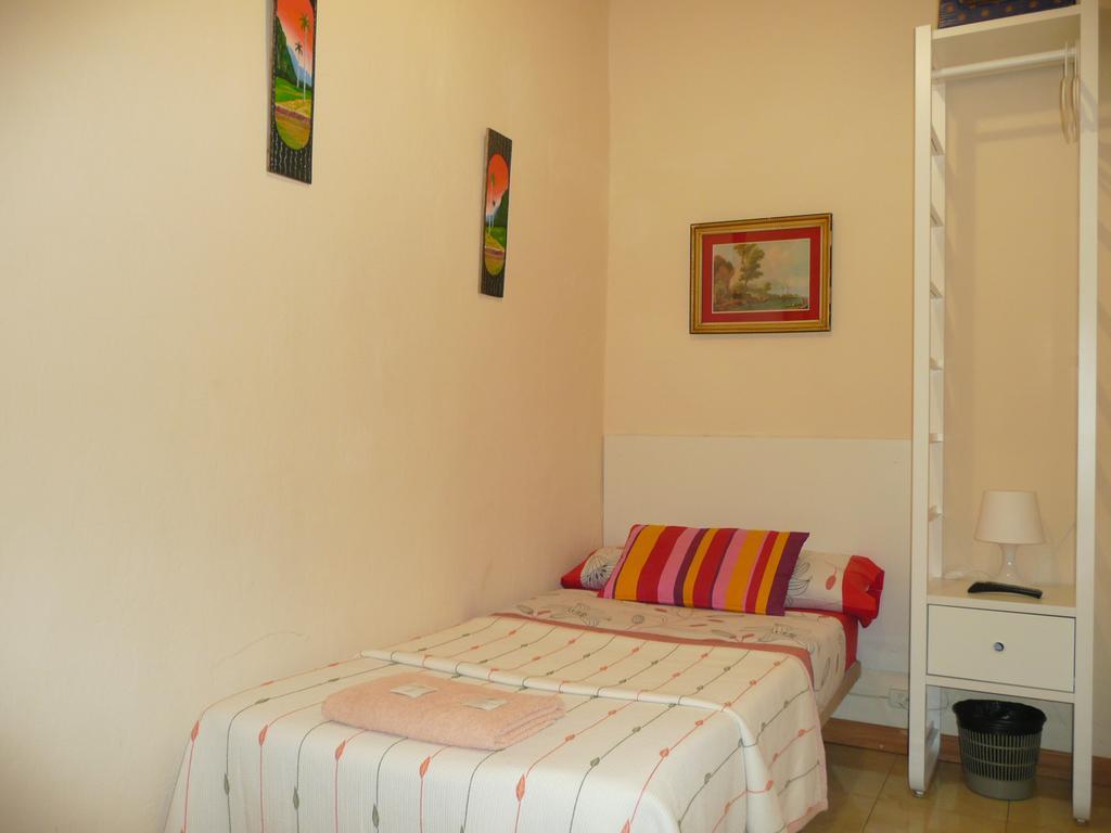 Hostal Loyola Madrid Esterno foto