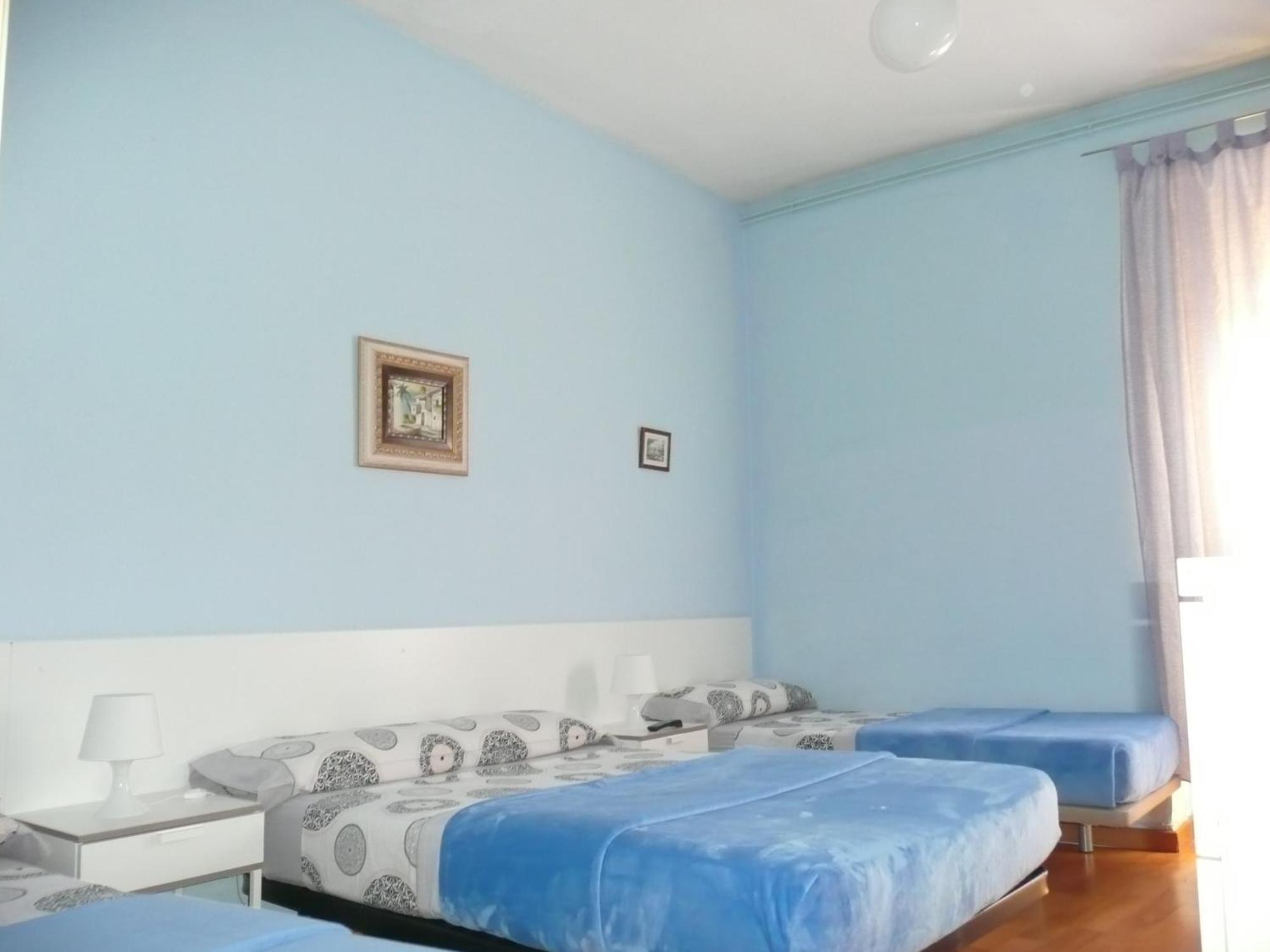 Hostal Loyola Madrid Esterno foto