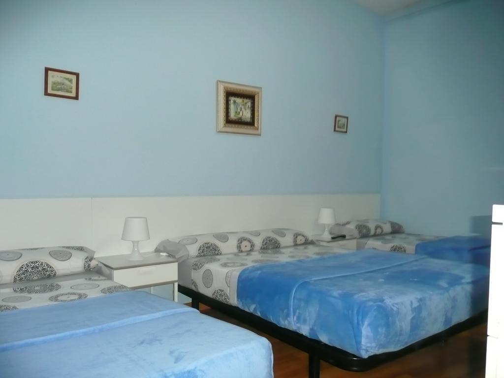 Hostal Loyola Madrid Esterno foto