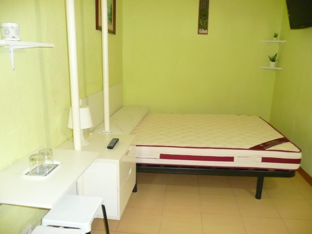 Hostal Loyola Madrid Esterno foto