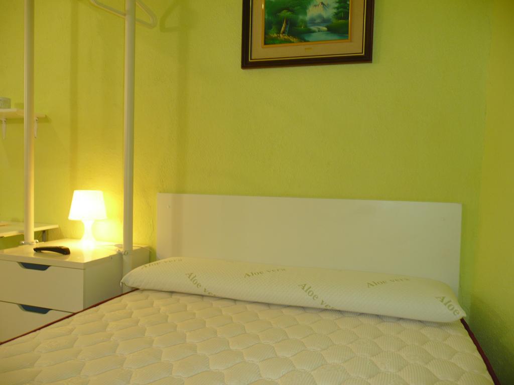 Hostal Loyola Madrid Esterno foto
