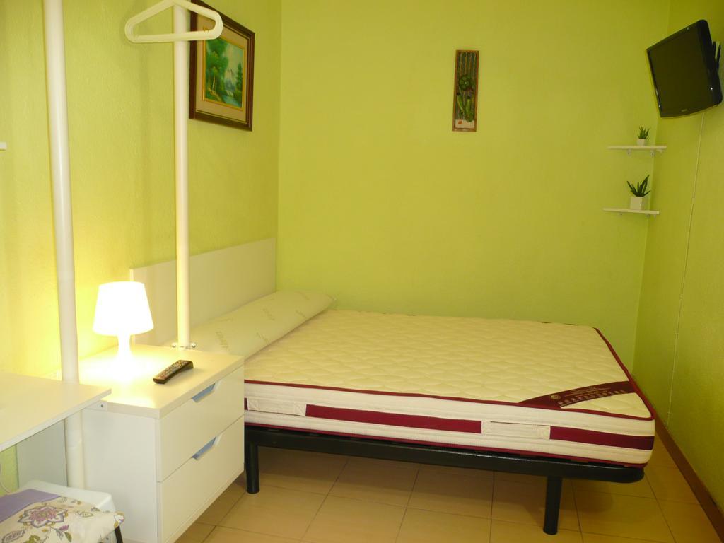 Hostal Loyola Madrid Esterno foto