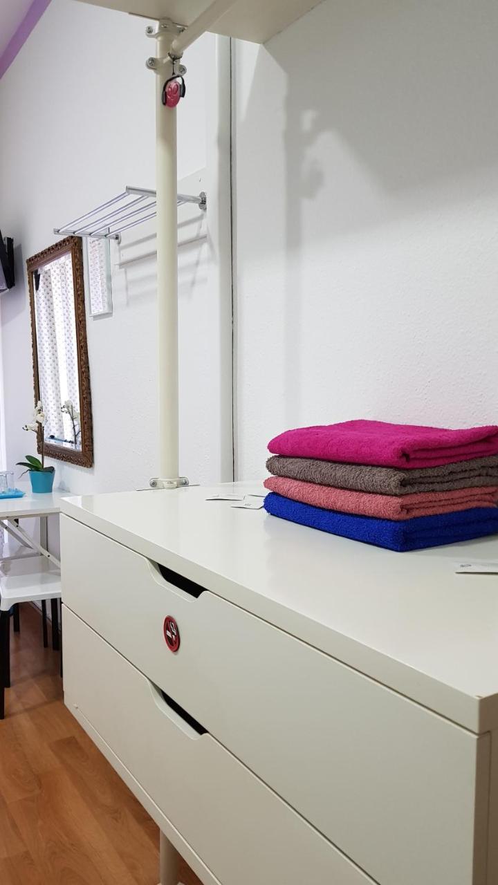 Hostal Loyola Madrid Esterno foto